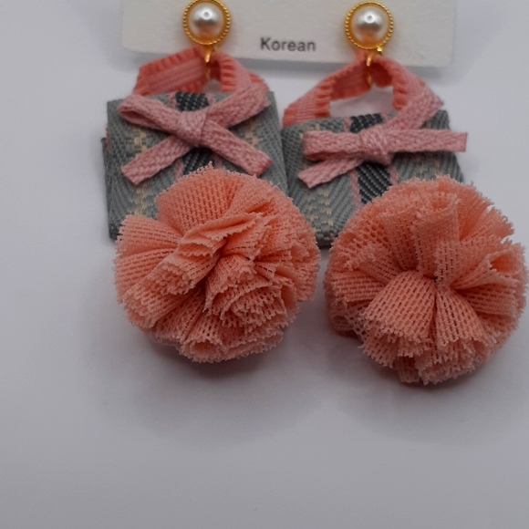 Beautiful Dangle Earrings - Picture 1 of 3